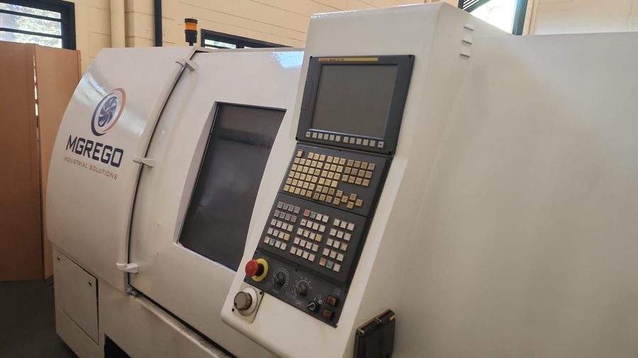 Torno automático universal CNC